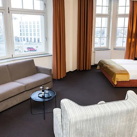 Royal International Hotel 4*